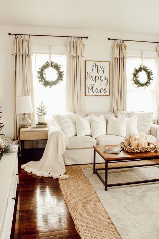 sala de estar com decoração de natal minimalista