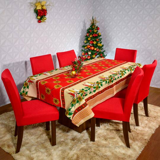 decoração simples de Natal com toalha de mesa e capa de cadeira