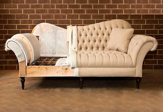 reforma de sofá: sofá antigo com uma metade desmontada