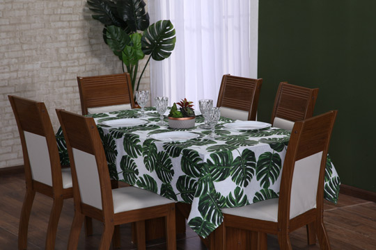 toalha de mesa com folhas