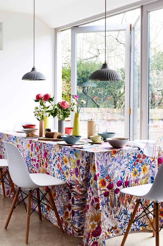 toalha de mesa floral colorida