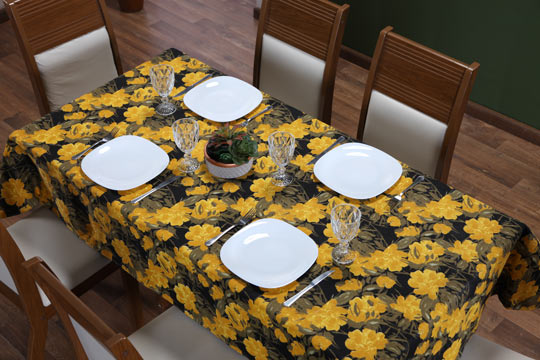 toalha de mesa com flores amarelas