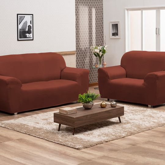 decoração com capa de sofá marrom