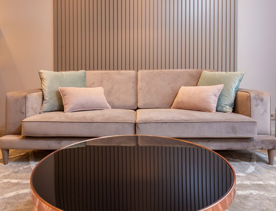 sofá bege na decoração moderna