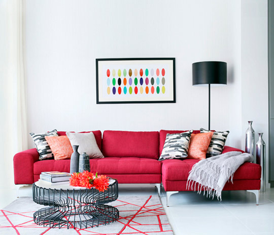 Sofás coloridos: saiba como utilizá-los na sala