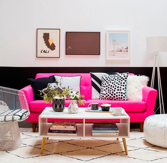 sofá pink na sala
