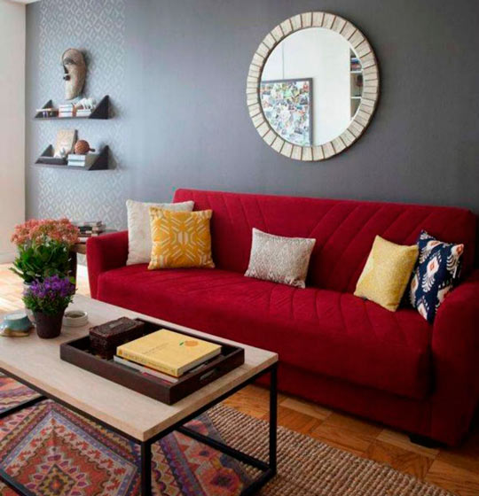 decoração com sofá vermelho