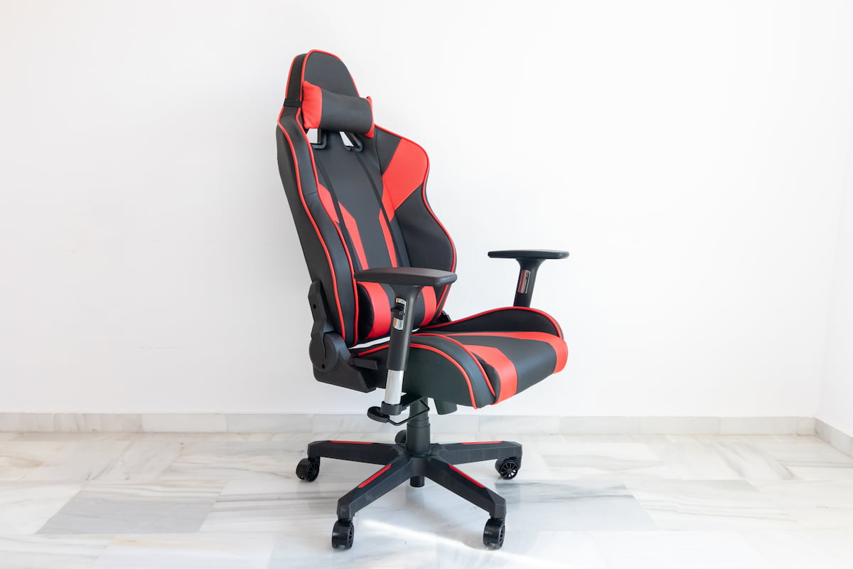 cadeira gamer preta e vermelha