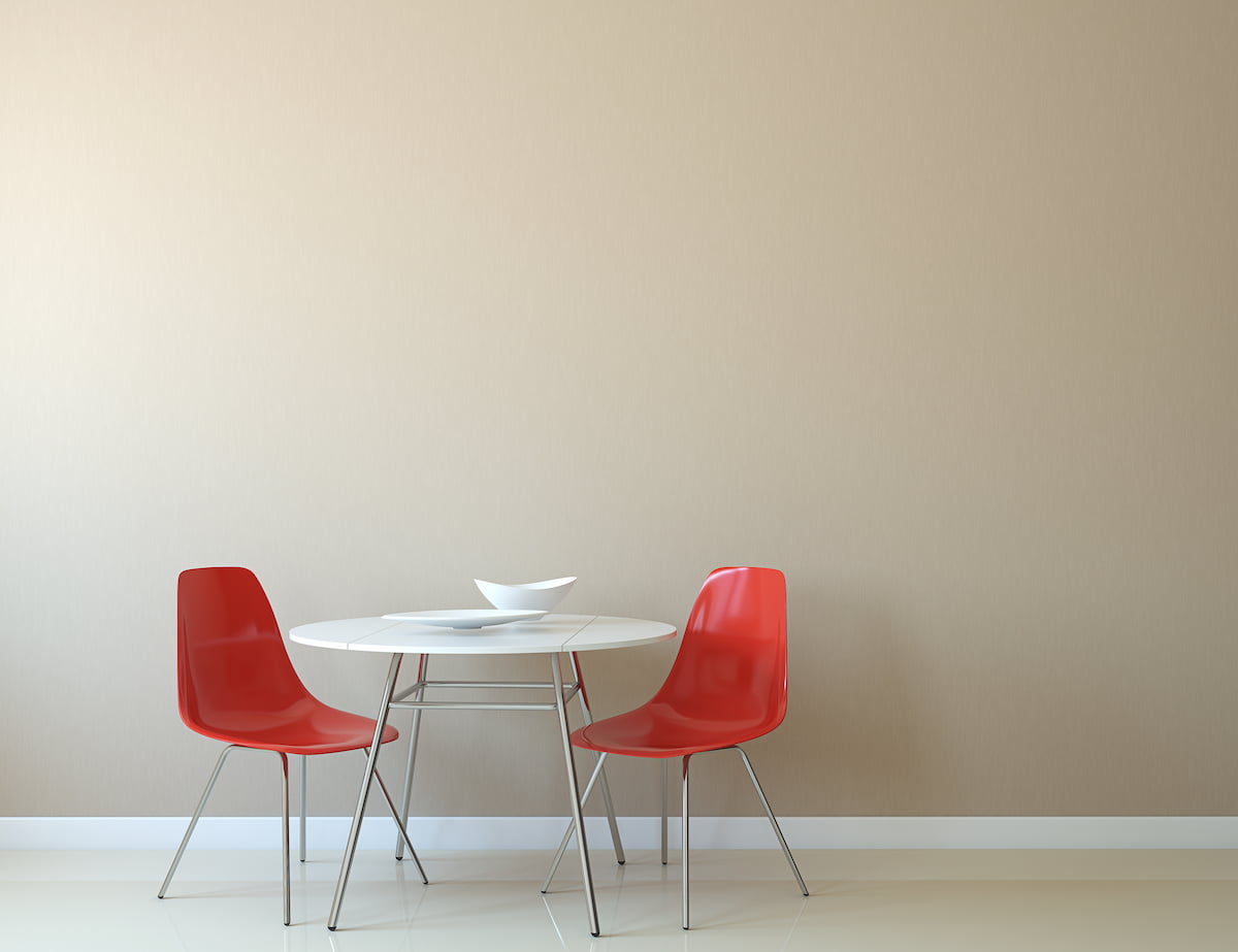 mesa com cadeiras vermelhas