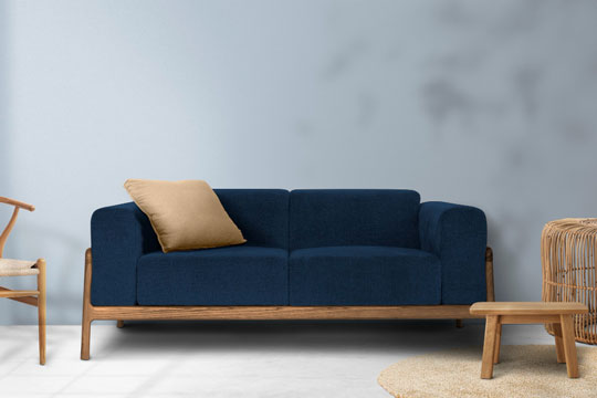 sofá azul-marinho