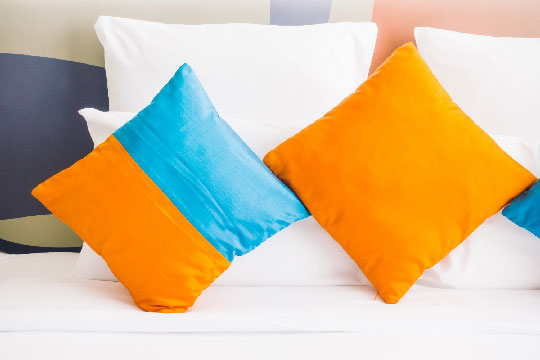 almofadas coloridas