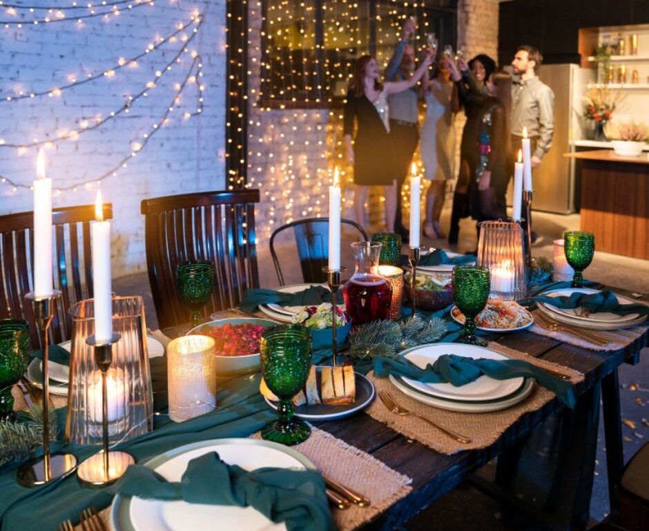 mesa posta para jantar com velas