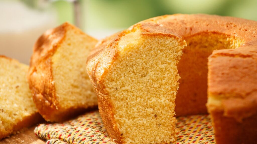 Bolo de Fubá: Tudo Sobre o Queridinho do Café da Tarde